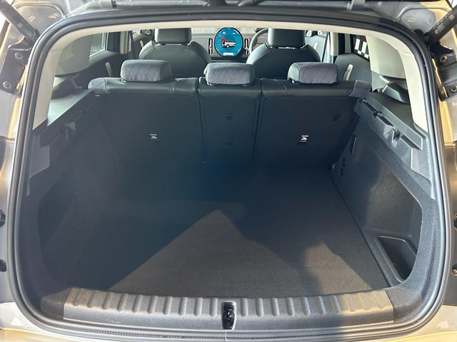 �g�����N�X�y�[�X�ł��B