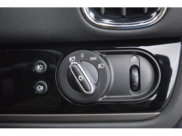 MINI クーパーD クロスオーバーオール4 クラシックトリム 純正ナビ・バックカメラ・ユニオンジャックテールランプ・オートライト・アダクティブクルーズ・オートライト装備・ETC付き・フォグランプ・オットマン・認定中古車(22枚目)