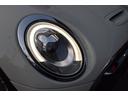 LEDヘッドライトはイルミネーションリング・ヘッドライト・ハイビーム・フォグライトの全てにLEDを導入しています。夜間対向車に不快を与えることなく安全の為にクリアな視界を確保できます。