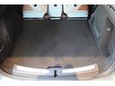 ラゲッジスペースは二重底になっています。収納スペースが沢山あります。
