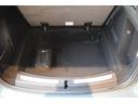 ラゲッジスペースは二重底になっています。収納スペースが沢山あります。
