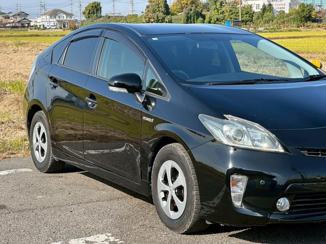 プリウス Ｓ　純正ナビ（ＡＭ／ＦＭ／ＣＤ／ワンセグＴＶ／ＳＤ／Ｂｌｕｅｔｏｏｔｈ／ＡＵＸ）バックカメラ　コーナーセンサー　盗難防止システム　キーレス　電動格納ミラー　ＨＩＤ　オートライト　オートエアコン（2枚目）