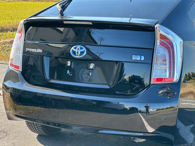 プリウス Ｓ　純正ナビ（ＡＭ／ＦＭ／ＣＤ／ワンセグＴＶ／ＳＤ／Ｂｌｕｅｔｏｏｔｈ／ＡＵＸ）バックカメラ　コーナーセンサー　盗難防止システム　キーレス　電動格納ミラー　ＨＩＤ　オートライト　オートエアコン（19枚目）