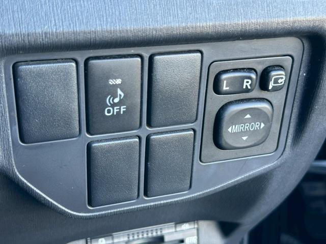 プリウス Ｓ　純正ナビ（ＡＭ／ＦＭ／ＣＤ／ワンセグＴＶ／ＳＤ／Ｂｌｕｅｔｏｏｔｈ／ＡＵＸ）バックカメラ　コーナーセンサー　盗難防止システム　キーレス　電動格納ミラー　ＨＩＤ　オートライト　オートエアコン（27枚目）