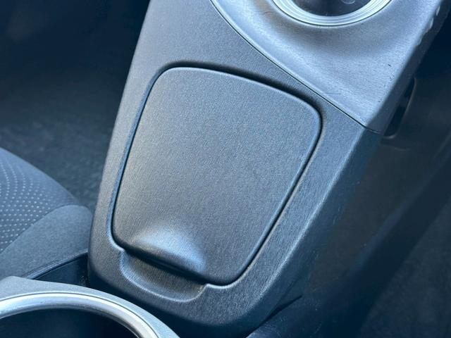 プリウス Ｓ　純正ナビ（ＡＭ／ＦＭ／ＣＤ／ワンセグＴＶ／ＳＤ／Ｂｌｕｅｔｏｏｔｈ／ＡＵＸ）バックカメラ　コーナーセンサー　盗難防止システム　キーレス　電動格納ミラー　ＨＩＤ　オートライト　オートエアコン（35枚目）