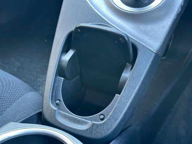 プリウス Ｓ　純正ナビ（ＡＭ／ＦＭ／ＣＤ／ワンセグＴＶ／ＳＤ／Ｂｌｕｅｔｏｏｔｈ／ＡＵＸ）バックカメラ　コーナーセンサー　盗難防止システム　キーレス　電動格納ミラー　ＨＩＤ　オートライト　オートエアコン（36枚目）