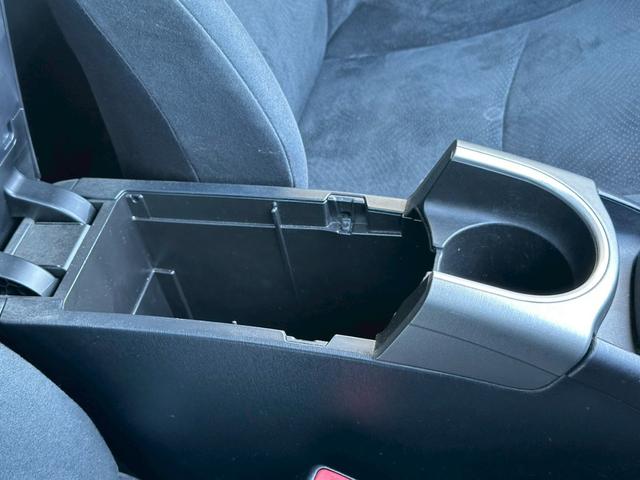 プリウス Ｓ　純正ナビ（ＡＭ／ＦＭ／ＣＤ／ワンセグＴＶ／ＳＤ／Ｂｌｕｅｔｏｏｔｈ／ＡＵＸ）バックカメラ　コーナーセンサー　盗難防止システム　キーレス　電動格納ミラー　ＨＩＤ　オートライト　オートエアコン（38枚目）