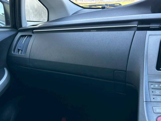 プリウス Ｓ　純正ナビ（ＡＭ／ＦＭ／ＣＤ／ワンセグＴＶ／ＳＤ／Ｂｌｕｅｔｏｏｔｈ／ＡＵＸ）バックカメラ　コーナーセンサー　盗難防止システム　キーレス　電動格納ミラー　ＨＩＤ　オートライト　オートエアコン（39枚目）