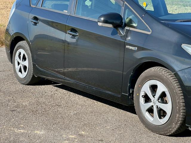 プリウス Ｓ　純正ナビ（ＣＤ／ＦＭ／ＡＭ／ワンセグＴＶ／Ｂｌｕｅｔｈｏｏｔｈ／）盗難防止システム　キーレス　電動格納ミラー　ＨＩＤ　オートライト　オートエアコン（5枚目）