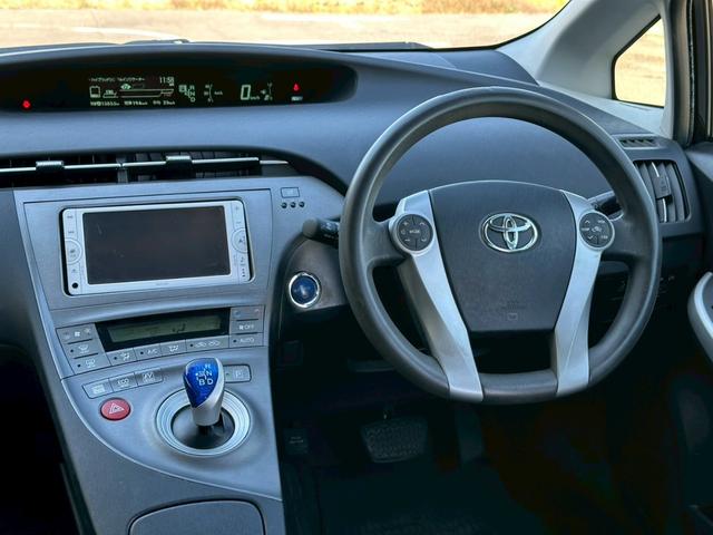 プリウス Ｓ　純正ナビ（ＣＤ／ＦＭ／ＡＭ／ワンセグＴＶ／Ｂｌｕｅｔｈｏｏｔｈ／）盗難防止システム　キーレス　電動格納ミラー　ＨＩＤ　オートライト　オートエアコン（25枚目）