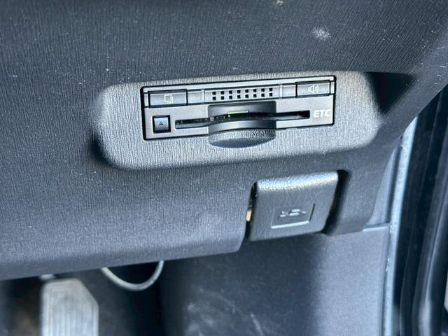 プリウス Ｓ　純正ナビ（ＣＤ／ＦＭ／ＡＭ／ワンセグＴＶ／Ｂｌｕｅｔｈｏｏｔｈ／）盗難防止システム　キーレス　電動格納ミラー　ＨＩＤ　オートライト　オートエアコン（27枚目）