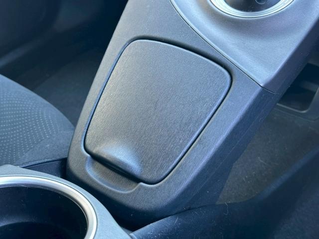 プリウス Ｓ　純正ナビ（ＣＤ／ＦＭ／ＡＭ／ワンセグＴＶ／Ｂｌｕｅｔｈｏｏｔｈ／）盗難防止システム　キーレス　電動格納ミラー　ＨＩＤ　オートライト　オートエアコン（33枚目）