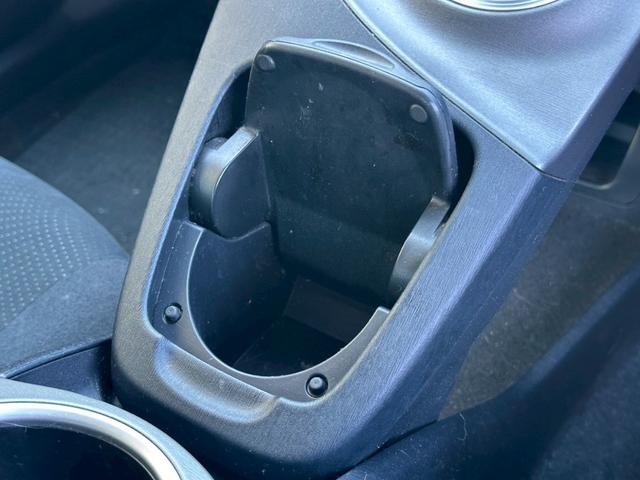 プリウス Ｓ　純正ナビ（ＣＤ／ＦＭ／ＡＭ／ワンセグＴＶ／Ｂｌｕｅｔｈｏｏｔｈ／）盗難防止システム　キーレス　電動格納ミラー　ＨＩＤ　オートライト　オートエアコン（34枚目）