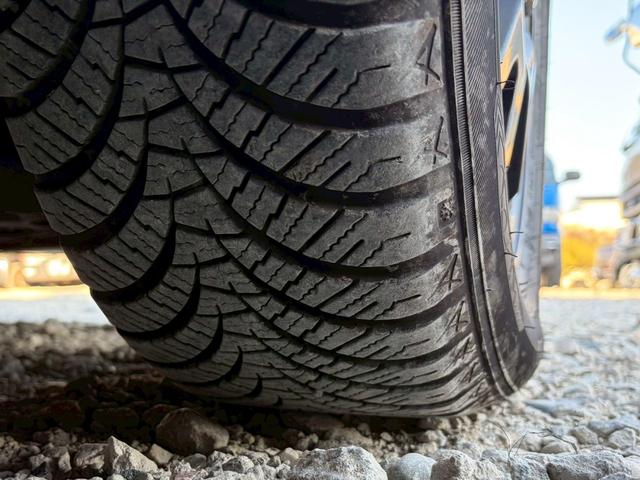 プリウス Ｓ　純正ナビ（ＣＤ／ＦＭ／ＡＭ／ワンセグＴＶ／Ｂｌｕｅｔｈｏｏｔｈ／）盗難防止システム　キーレス　電動格納ミラー　ＨＩＤ　オートライト　オートエアコン（44枚目）