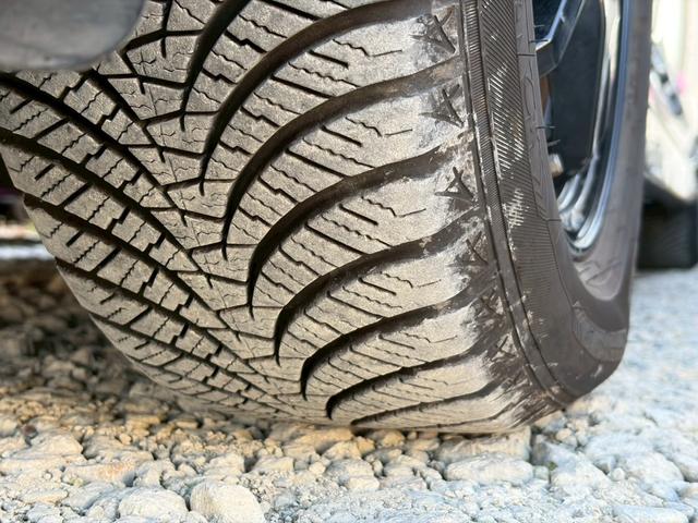 プリウス Ｓ　純正ナビ（ＣＤ／ＦＭ／ＡＭ／ワンセグＴＶ／Ｂｌｕｅｔｈｏｏｔｈ／）盗難防止システム　キーレス　電動格納ミラー　ＨＩＤ　オートライト　オートエアコン（45枚目）