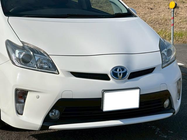 プリウス Ｓ　純正ナビ（ＡＭ／ＦＭ／ＣＤ／ＤＶＤ／フルセグＴＶ／Ｂｌｕｅｔｏｏｔｈ）バックカメラ　コーナーセンサー　盗難防止システム　キーレス　電動格納ミラー　ＨＩＤ　オートライト　オートエアコン（4枚目）