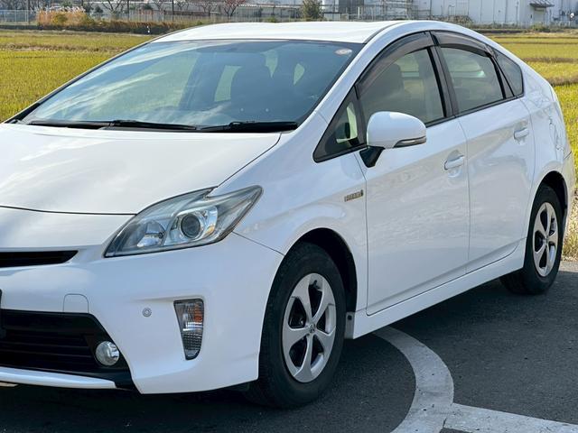 プリウス Ｓ　純正ナビ（ＡＭ／ＦＭ／ＣＤ／ＤＶＤ／フルセグＴＶ／Ｂｌｕｅｔｏｏｔｈ）バックカメラ　コーナーセンサー　盗難防止システム　キーレス　電動格納ミラー　ＨＩＤ　オートライト　オートエアコン（7枚目）
