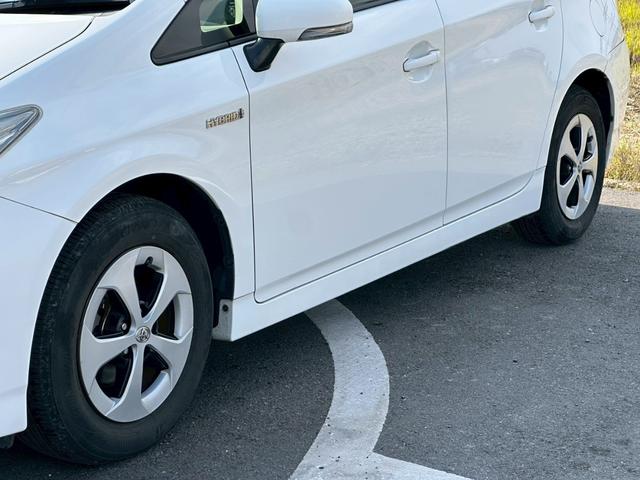 プリウス Ｓ　純正ナビ（ＡＭ／ＦＭ／ＣＤ／ＤＶＤ／フルセグＴＶ／Ｂｌｕｅｔｏｏｔｈ）バックカメラ　コーナーセンサー　盗難防止システム　キーレス　電動格納ミラー　ＨＩＤ　オートライト　オートエアコン（10枚目）