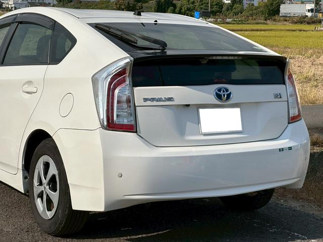 プリウス Ｓ　純正ナビ（ＡＭ／ＦＭ／ＣＤ／ＤＶＤ／フルセグＴＶ／Ｂｌｕｅｔｏｏｔｈ）バックカメラ　コーナーセンサー　盗難防止システム　キーレス　電動格納ミラー　ＨＩＤ　オートライト　オートエアコン（13枚目）