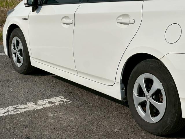 プリウス Ｓ　純正ナビ（ＡＭ／ＦＭ／ＣＤ／ＤＶＤ／フルセグＴＶ／Ｂｌｕｅｔｏｏｔｈ）バックカメラ　コーナーセンサー　盗難防止システム　キーレス　電動格納ミラー　ＨＩＤ　オートライト　オートエアコン（15枚目）