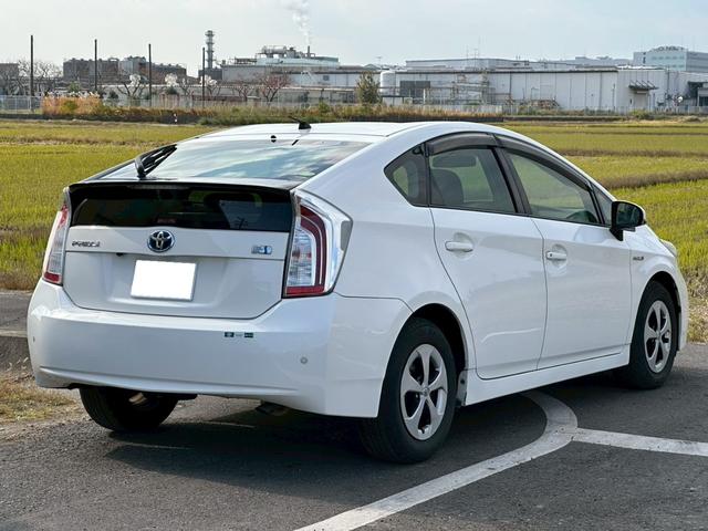 プリウス Ｓ　純正ナビ（ＡＭ／ＦＭ／ＣＤ／ＤＶＤ／フルセグＴＶ／Ｂｌｕｅｔｏｏｔｈ）バックカメラ　コーナーセンサー　盗難防止システム　キーレス　電動格納ミラー　ＨＩＤ　オートライト　オートエアコン（16枚目）