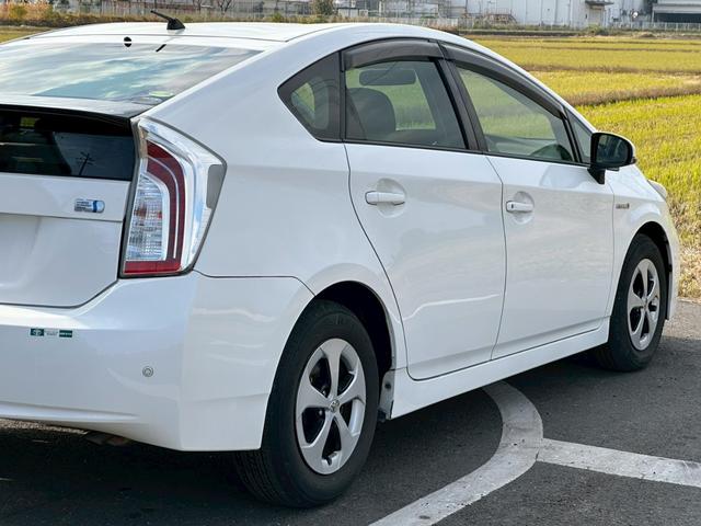 プリウス Ｓ　純正ナビ（ＡＭ／ＦＭ／ＣＤ／ＤＶＤ／フルセグＴＶ／Ｂｌｕｅｔｏｏｔｈ）バックカメラ　コーナーセンサー　盗難防止システム　キーレス　電動格納ミラー　ＨＩＤ　オートライト　オートエアコン（17枚目）