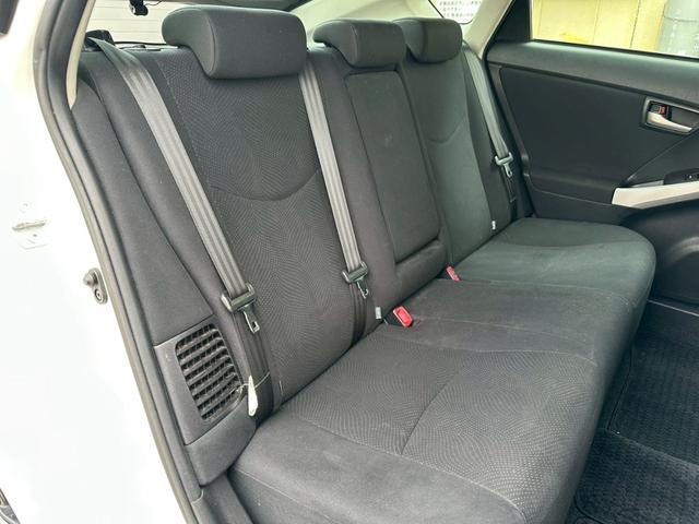プリウス Ｓ　純正ナビ（ＡＭ／ＦＭ／ＣＤ／ＤＶＤ／フルセグＴＶ／Ｂｌｕｅｔｏｏｔｈ）バックカメラ　コーナーセンサー　盗難防止システム　キーレス　電動格納ミラー　ＨＩＤ　オートライト　オートエアコン（23枚目）