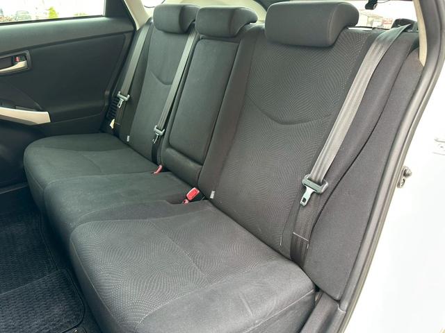 プリウス Ｓ　純正ナビ（ＡＭ／ＦＭ／ＣＤ／ＤＶＤ／フルセグＴＶ／Ｂｌｕｅｔｏｏｔｈ）バックカメラ　コーナーセンサー　盗難防止システム　キーレス　電動格納ミラー　ＨＩＤ　オートライト　オートエアコン（24枚目）