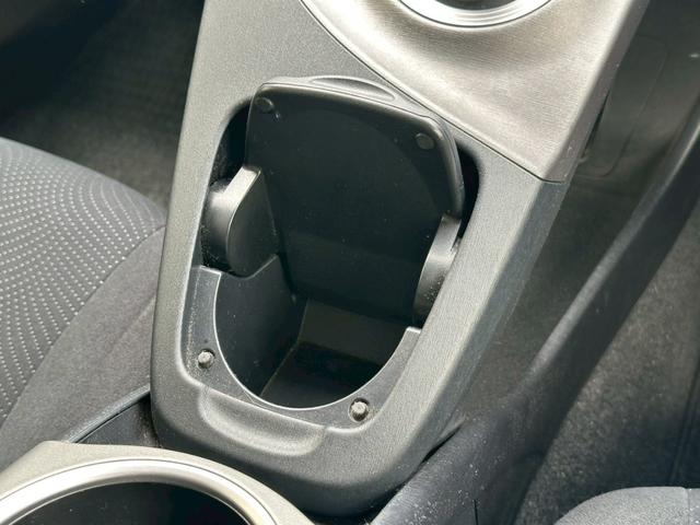 プリウス Ｓ　純正ナビ（ＡＭ／ＦＭ／ＣＤ／ＤＶＤ／フルセグＴＶ／Ｂｌｕｅｔｏｏｔｈ）バックカメラ　コーナーセンサー　盗難防止システム　キーレス　電動格納ミラー　ＨＩＤ　オートライト　オートエアコン（35枚目）
