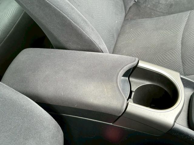 プリウス Ｓ　純正ナビ（ＡＭ／ＦＭ／ＣＤ／ＤＶＤ／フルセグＴＶ／Ｂｌｕｅｔｏｏｔｈ）バックカメラ　コーナーセンサー　盗難防止システム　キーレス　電動格納ミラー　ＨＩＤ　オートライト　オートエアコン（36枚目）