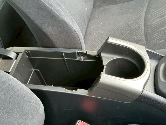 プリウス Ｓ　純正ナビ（ＡＭ／ＦＭ／ＣＤ／ＤＶＤ／フルセグＴＶ／Ｂｌｕｅｔｏｏｔｈ）バックカメラ　コーナーセンサー　盗難防止システム　キーレス　電動格納ミラー　ＨＩＤ　オートライト　オートエアコン（37枚目）