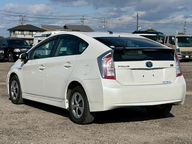 プリウス S カーオーディオ(CD/USB/AUX)盗難防止システム キーレス 電動格納ミラー HID オートライト オートエアコン(12枚目)