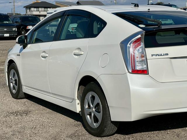 プリウス S カーオーディオ(CD/USB/AUX)盗難防止システム キーレス 電動格納ミラー HID オートライト オートエアコン(13枚目)