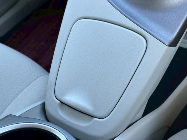 プリウス S カーオーディオ(CD/USB/AUX)盗難防止システム キーレス 電動格納ミラー HID オートライト オートエアコン(36枚目)