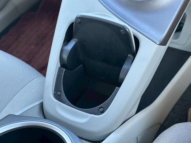 プリウス S カーオーディオ(CD/USB/AUX)盗難防止システム キーレス 電動格納ミラー HID オートライト オートエアコン(37枚目)