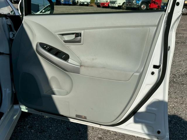 プリウス S カーオーディオ(CD/USB/AUX)盗難防止システム キーレス 電動格納ミラー HID オートライト オートエアコン(47枚目)