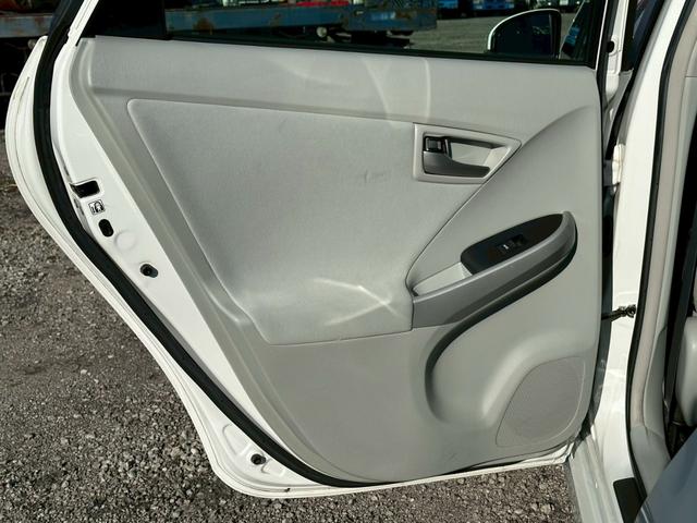 プリウス S カーオーディオ(CD/USB/AUX)盗難防止システム キーレス 電動格納ミラー HID オートライト オートエアコン(50枚目)