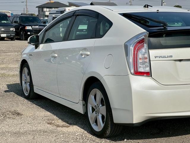 プリウス Gツーリングセレクションレザーパッケージ 純正ナビ(AM/FM/CD/フルセグTV/Bluetooth)シートヒーター パワーシート バックカメラ アダプティブクルーズコントロール 盗難防止システム 電動格納ミラー LEDヘッドランプ(12枚目)