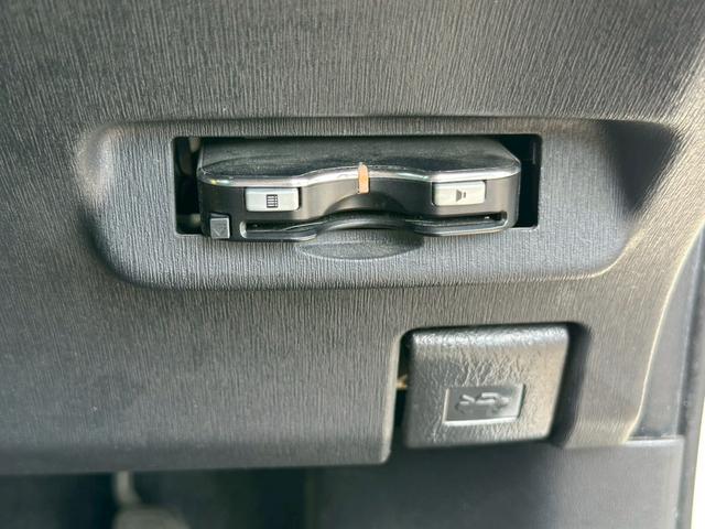 プリウス Gツーリングセレクションレザーパッケージ 純正ナビ(AM/FM/CD/フルセグTV/Bluetooth)シートヒーター パワーシート バックカメラ アダプティブクルーズコントロール 盗難防止システム 電動格納ミラー LEDヘッドランプ(28枚目)