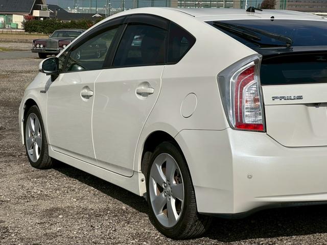 プリウス Ｇツーリングセレクションレザーパッケージ　純正ナビ（ＡＭ／ＦＭ／ＣＤ／フルセグＴＶ／ＵＳＢ／ＨＤＤ／Ｂｌｕｅｔｏｏｔｈ）バックカメラ　クリアランスソナー　ＬＥＤヘッドランプ　アダプティブクルーズコントロール　パワーシート　シートヒーター（12枚目）