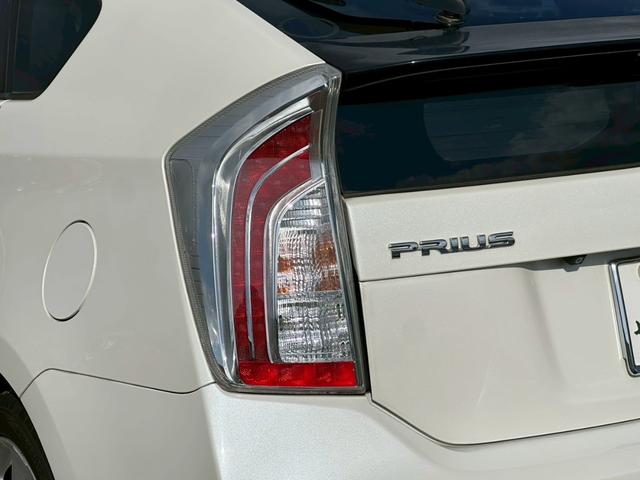 プリウス Ｇツーリングセレクションレザーパッケージ　純正ナビ（ＡＭ／ＦＭ／ＣＤ／フルセグＴＶ／ＵＳＢ／ＨＤＤ／Ｂｌｕｅｔｏｏｔｈ）バックカメラ　クリアランスソナー　ＬＥＤヘッドランプ　アダプティブクルーズコントロール　パワーシート　シートヒーター（16枚目）
