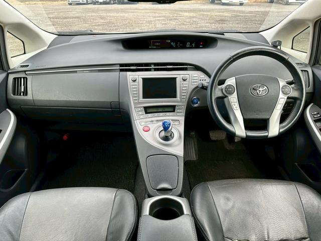 プリウス Ｇツーリングセレクションレザーパッケージ　純正ナビ（ＡＭ／ＦＭ／ＣＤ／フルセグＴＶ／ＵＳＢ／ＨＤＤ／Ｂｌｕｅｔｏｏｔｈ）バックカメラ　クリアランスソナー　ＬＥＤヘッドランプ　アダプティブクルーズコントロール　パワーシート　シートヒーター（22枚目）