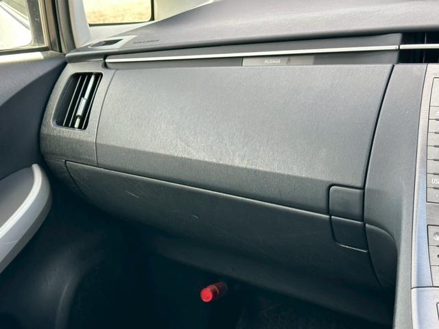 プリウス Ｇツーリングセレクションレザーパッケージ　純正ナビ（ＡＭ／ＦＭ／ＣＤ／フルセグＴＶ／ＵＳＢ／ＨＤＤ／Ｂｌｕｅｔｏｏｔｈ）バックカメラ　クリアランスソナー　ＬＥＤヘッドランプ　アダプティブクルーズコントロール　パワーシート　シートヒーター（44枚目）