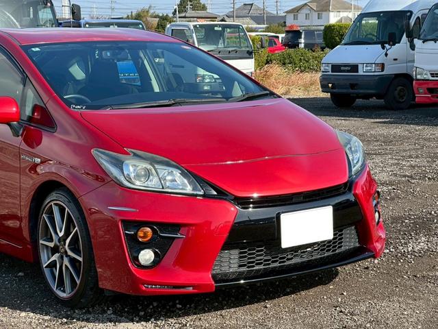 プリウス Ｓツーリングセレクション・Ｇ’ｓ　社外ナビ（ＡＭ／ＦＭ／ＨＤＭＩ／フルセグＴＶ／Ｂｌｕｅｔｏｏｔｈ）バックカメラ　オプション１８ｉｎｃＡＷ　盗難防止システム　キーレス　電動格納ミラー　ＨＩＤ　オートライト　オートエアコン（3枚目）