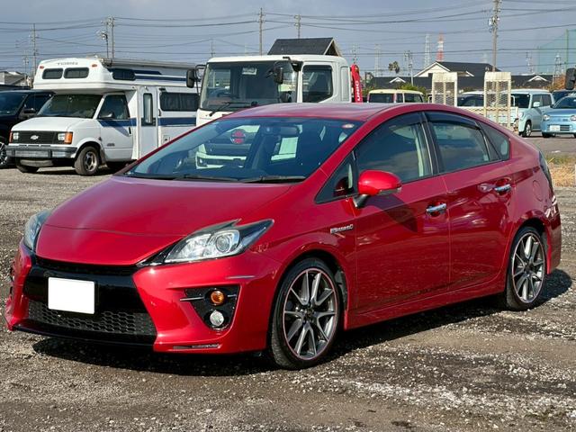 プリウス Ｓツーリングセレクション・Ｇ’ｓ　社外ナビ（ＡＭ／ＦＭ／ＨＤＭＩ／フルセグＴＶ／Ｂｌｕｅｔｏｏｔｈ）バックカメラ　オプション１８ｉｎｃＡＷ　盗難防止システム　キーレス　電動格納ミラー　ＨＩＤ　オートライト　オートエアコン（4枚目）