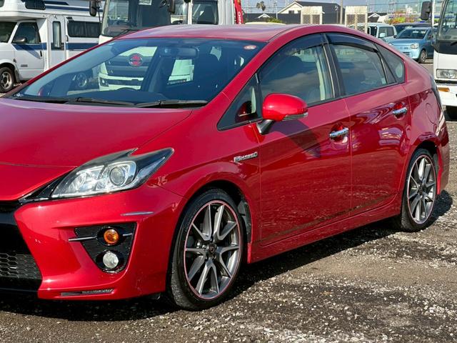 プリウス Ｓツーリングセレクション・Ｇ’ｓ　社外ナビ（ＡＭ／ＦＭ／ＨＤＭＩ／フルセグＴＶ／Ｂｌｕｅｔｏｏｔｈ）バックカメラ　オプション１８ｉｎｃＡＷ　盗難防止システム　キーレス　電動格納ミラー　ＨＩＤ　オートライト　オートエアコン（5枚目）