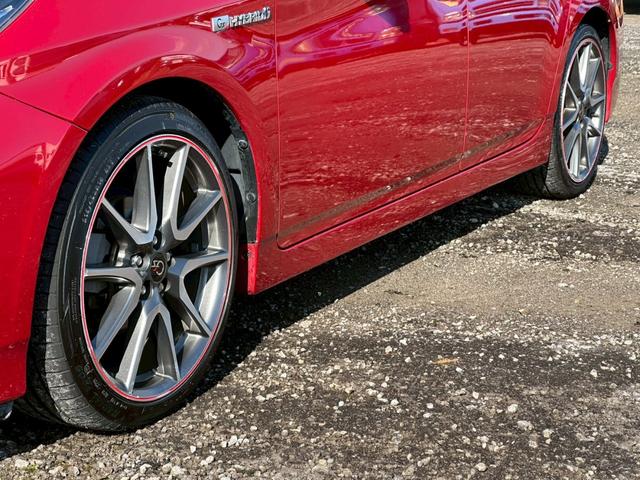 プリウス Ｓツーリングセレクション・Ｇ’ｓ　社外ナビ（ＡＭ／ＦＭ／ＨＤＭＩ／フルセグＴＶ／Ｂｌｕｅｔｏｏｔｈ）バックカメラ　オプション１８ｉｎｃＡＷ　盗難防止システム　キーレス　電動格納ミラー　ＨＩＤ　オートライト　オートエアコン（11枚目）