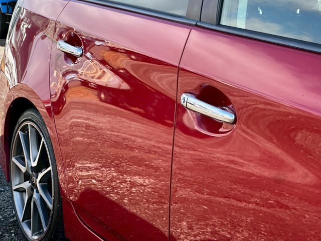 プリウス Ｓツーリングセレクション・Ｇ’ｓ　社外ナビ（ＡＭ／ＦＭ／ＨＤＭＩ／フルセグＴＶ／Ｂｌｕｅｔｏｏｔｈ）バックカメラ　オプション１８ｉｎｃＡＷ　盗難防止システム　キーレス　電動格納ミラー　ＨＩＤ　オートライト　オートエアコン（17枚目）