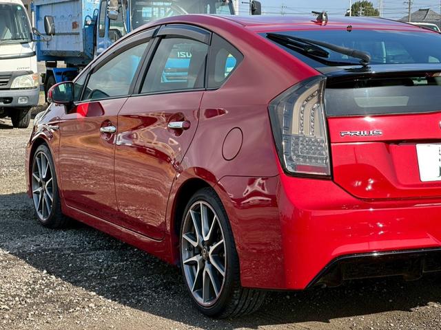 プリウス Ｓツーリングセレクション・Ｇ’ｓ　社外ナビ（ＡＭ／ＦＭ／ＨＤＭＩ／フルセグＴＶ／Ｂｌｕｅｔｏｏｔｈ）バックカメラ　オプション１８ｉｎｃＡＷ　盗難防止システム　キーレス　電動格納ミラー　ＨＩＤ　オートライト　オートエアコン（21枚目）