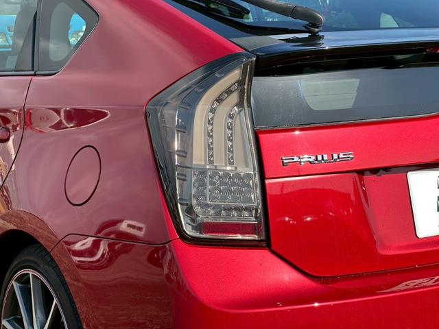 プリウス Ｓツーリングセレクション・Ｇ’ｓ　社外ナビ（ＡＭ／ＦＭ／ＨＤＭＩ／フルセグＴＶ／Ｂｌｕｅｔｏｏｔｈ）バックカメラ　オプション１８ｉｎｃＡＷ　盗難防止システム　キーレス　電動格納ミラー　ＨＩＤ　オートライト　オートエアコン（25枚目）